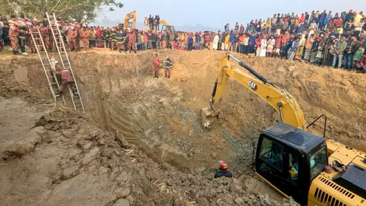 গর্তটির গভীরতা ১৫০ থেকে ২০০ ফুট, পৌঁছেছে কেবল ৩০ ফুট