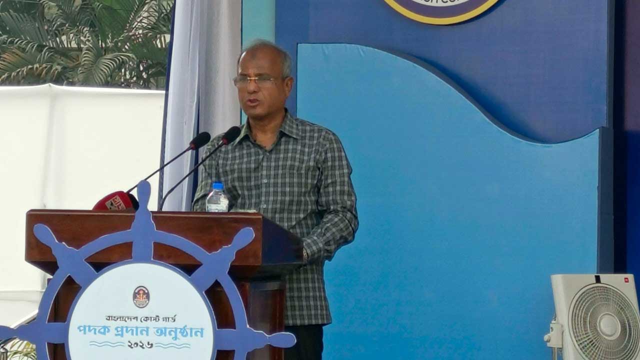 আইনশৃঙ্খলা বাহিনীর সদস্যরা রাজনৈতিক এজেন্ডায় জড়িত হলে বিভাগীয় ব্যবস্থা: স্বরাষ্ট্র উপদেষ্টা