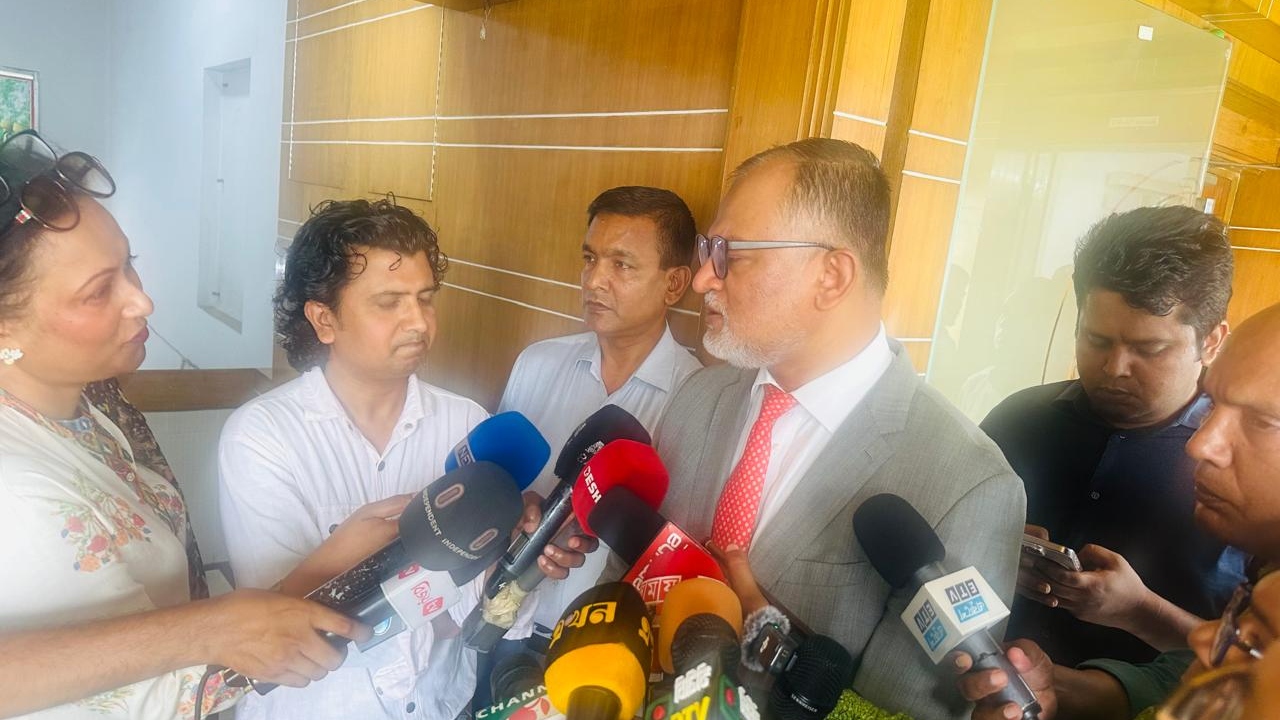 দেশের স্বার্থ ক্ষুণ্ন করে কোনো কাজ করা হবে না : বাণিজ্য উপদেষ্টা