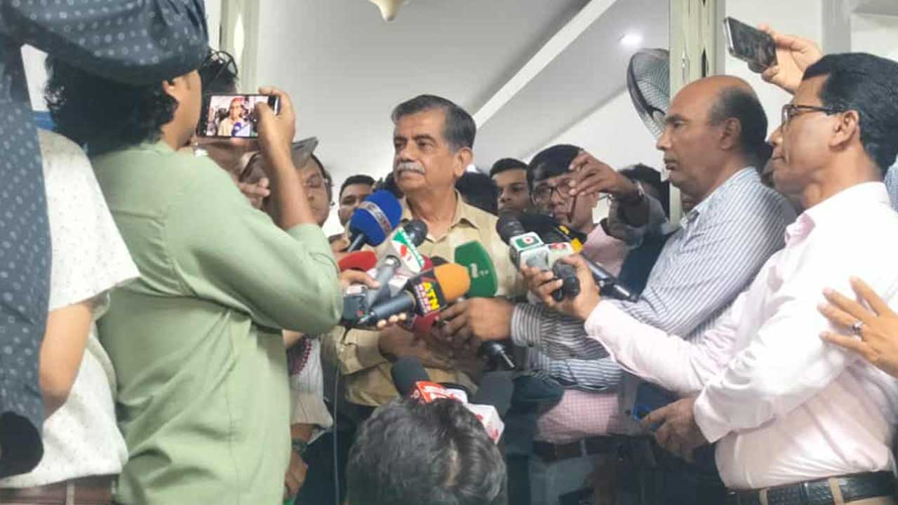 পদত্যাগ ইস্যুতে শিক্ষা উপদেষ্টা : সরকার বললে চলে যাব