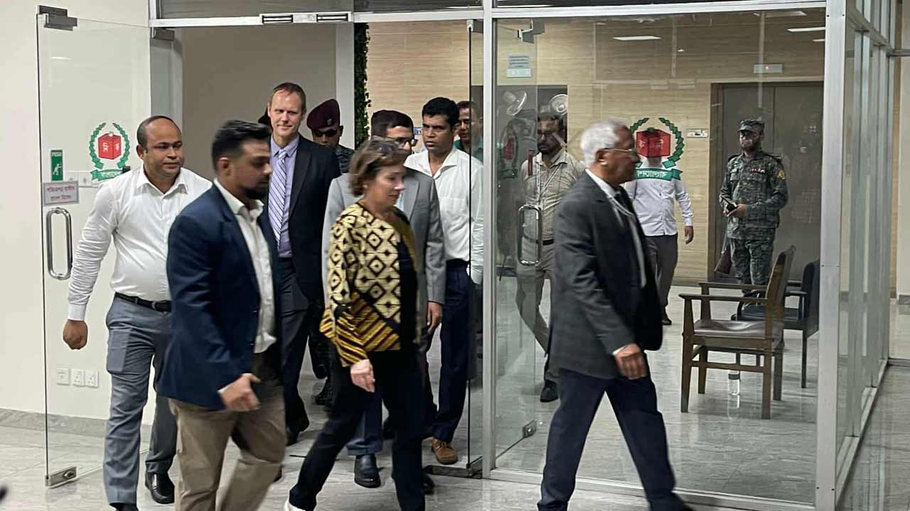 সিইসির সঙ্গে একান্ত বৈঠকে মার্কিন ভারপ্রাপ্ত রাষ্ট্রদূত