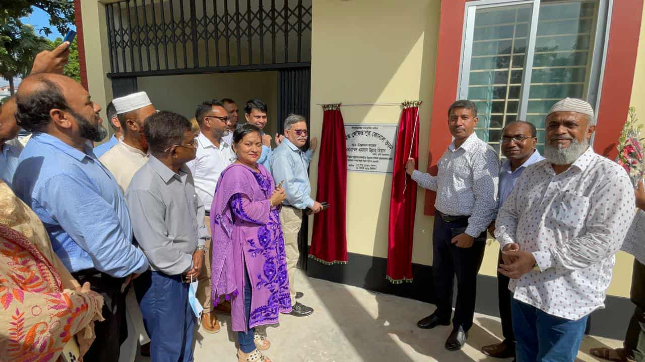 বিএমডিএর বিভিন্ন প্রকল্প পরিদর্শন  করলেন কৃষি সচিব