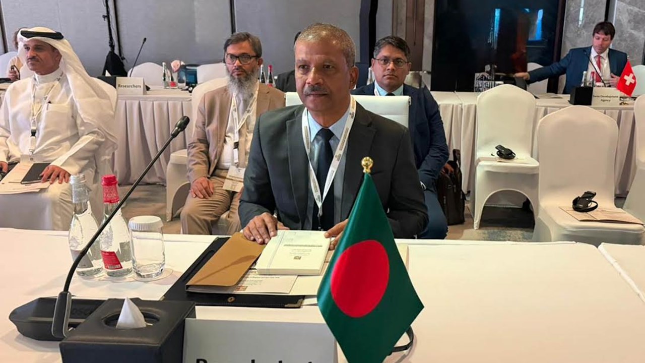 ভিসা জটিলতা নিরসনে আমিরাতের মন্ত্রীর সহযোগিতা চাইলেন আসিফ নজরুল