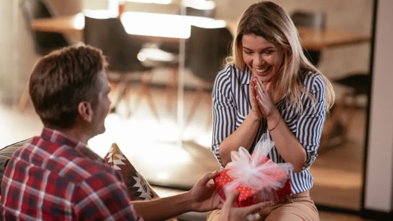 নারী দিবসে উপহার হোক বৈচিত্র্যময়