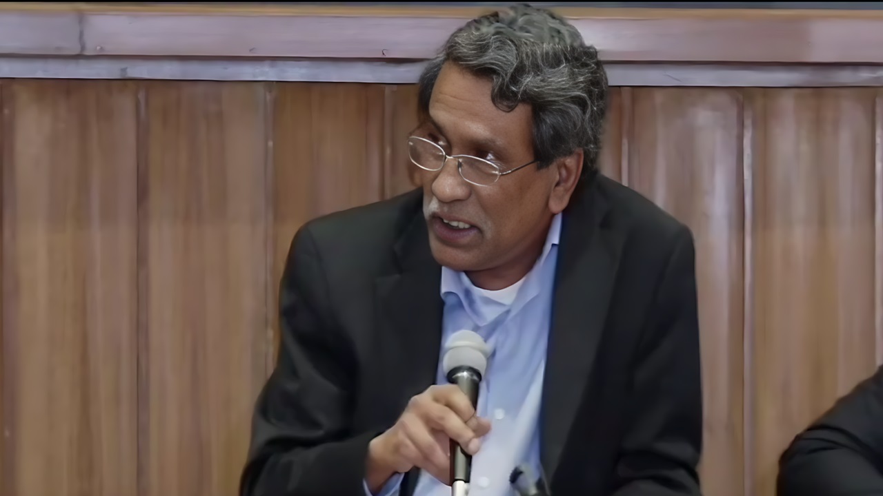 কমিশন কিছুই চাপিয়ে দিচ্ছে না : আলী রীয়াজ