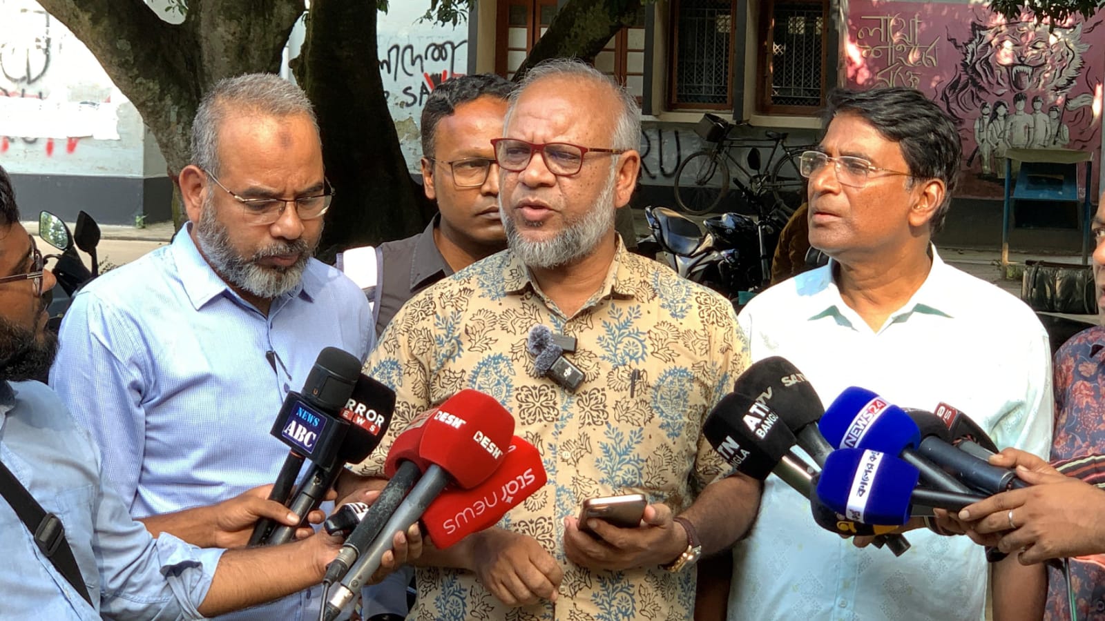 রাবিতে এবার শাটডাউন স্থগিত করে ক্লাস-পরীক্ষায় ফেরার ঘোষণা জাতীয়তাবাদী শিক্ষকদের