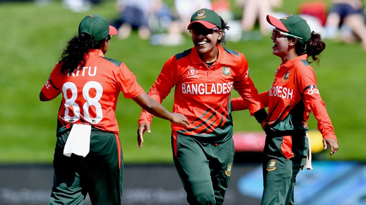 বৈষম্যের অভিযোগে সরব দেশের নারী ক্রিকেটাররা