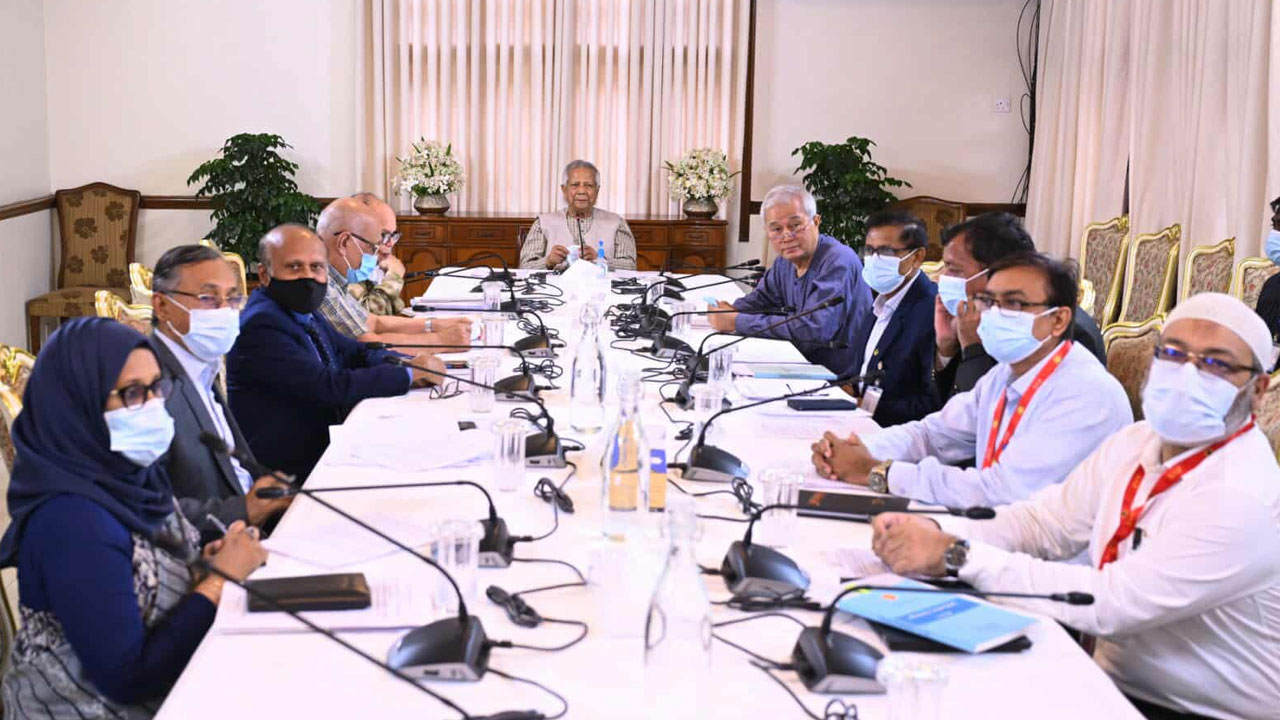 পার্বত্য চট্টগ্রামের ১০০ স্কুলে ই-লার্নিং চালুর নির্দেশ প্রধান উপদেষ্টার