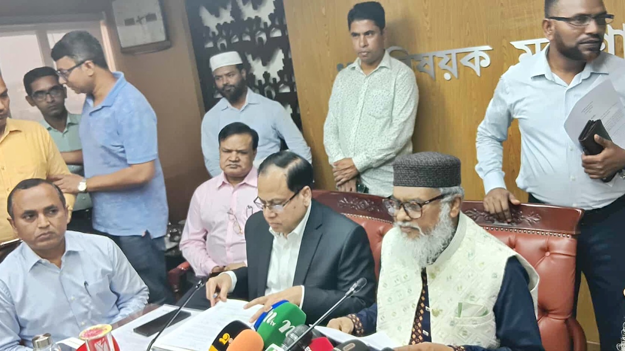 হজের তিন প্যাকেজ ঘোষণা : সর্বনিম্ন ৪ লাখ ৬৭ হাজার টাকা