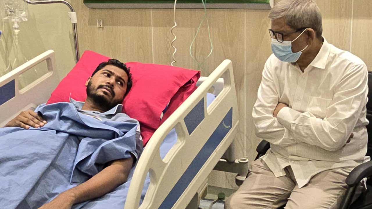 নুরকে দেখতে ঢামেকে ফখরুল