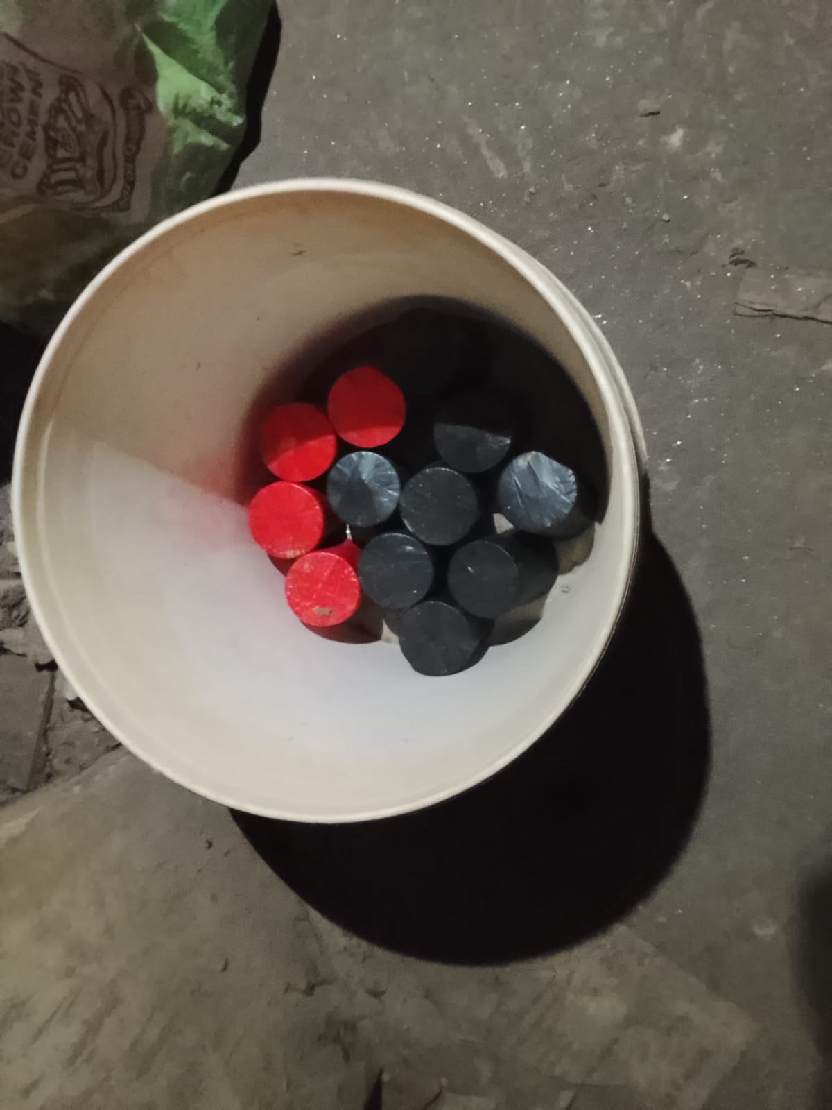 রাজশাহীতে ২৭ বোমা-ককটেল জব্দ করেছে র‍্যাব