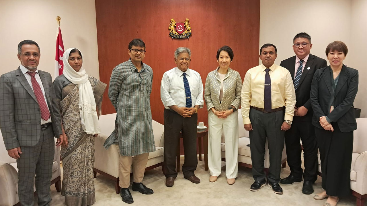 সিঙ্গাপুরের বাণিজ্যমন্ত্রীর সঙ্গে নৌপরিবহন উপদেষ্টার বৈঠক