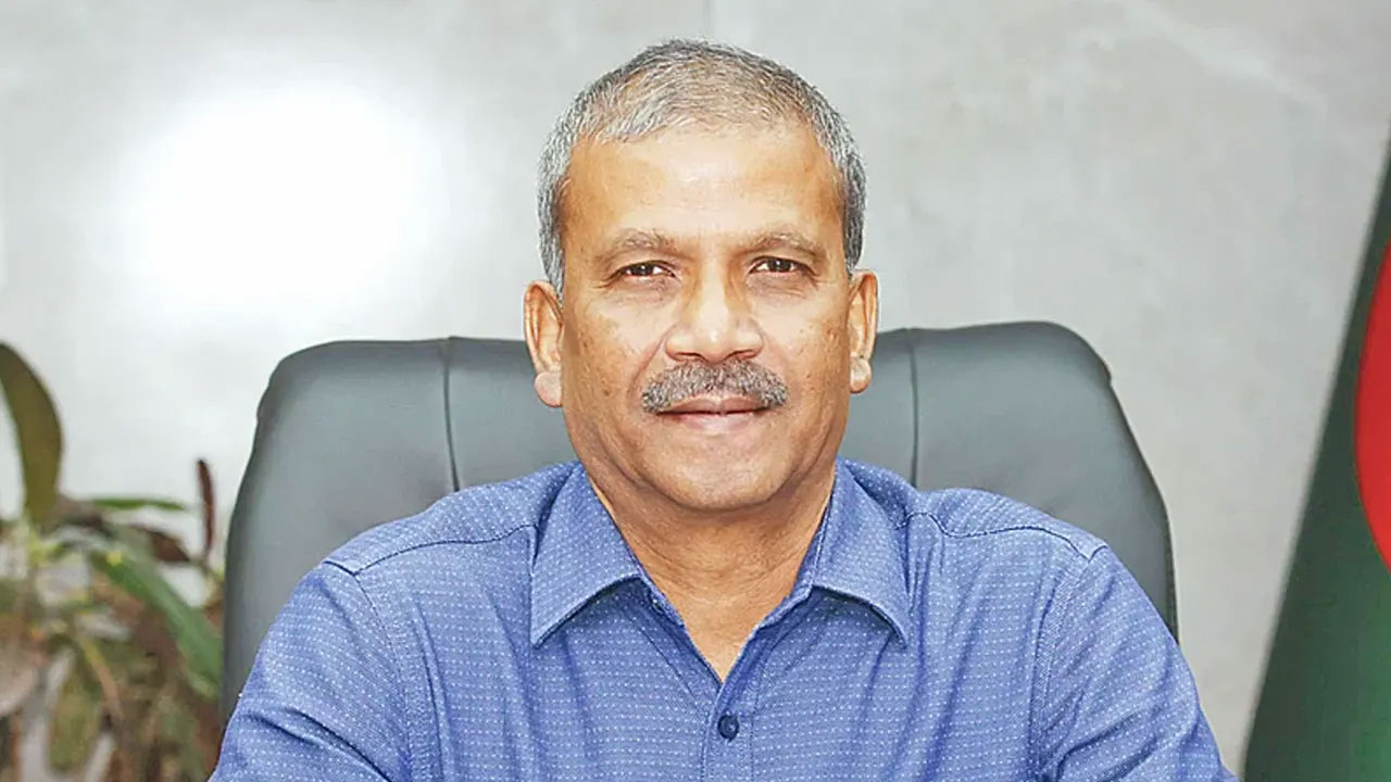 প্রবাসীদের সুসংবাদ দিলেন উপদেষ্টা আসিফ নজরুল