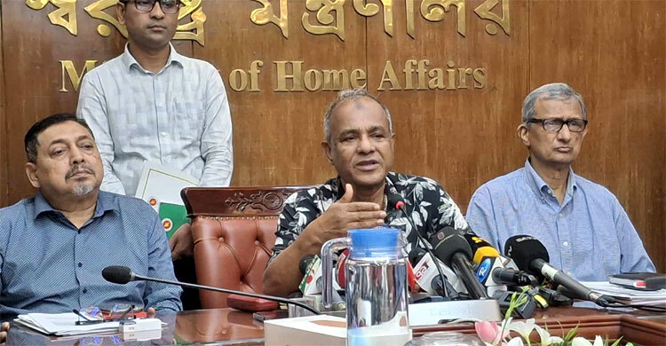 পরিস্থিতির কারণে গোপালগঞ্জে গুলি করেছে সেনাবাহিনী : স্বরাষ্ট্র উপদেষ্টা