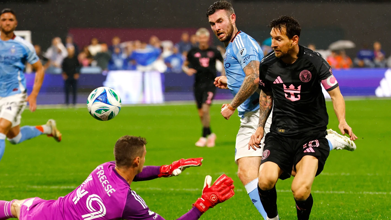 মেসির রেকর্ড গোলের ম্যাচে মায়ামির বড় জয়