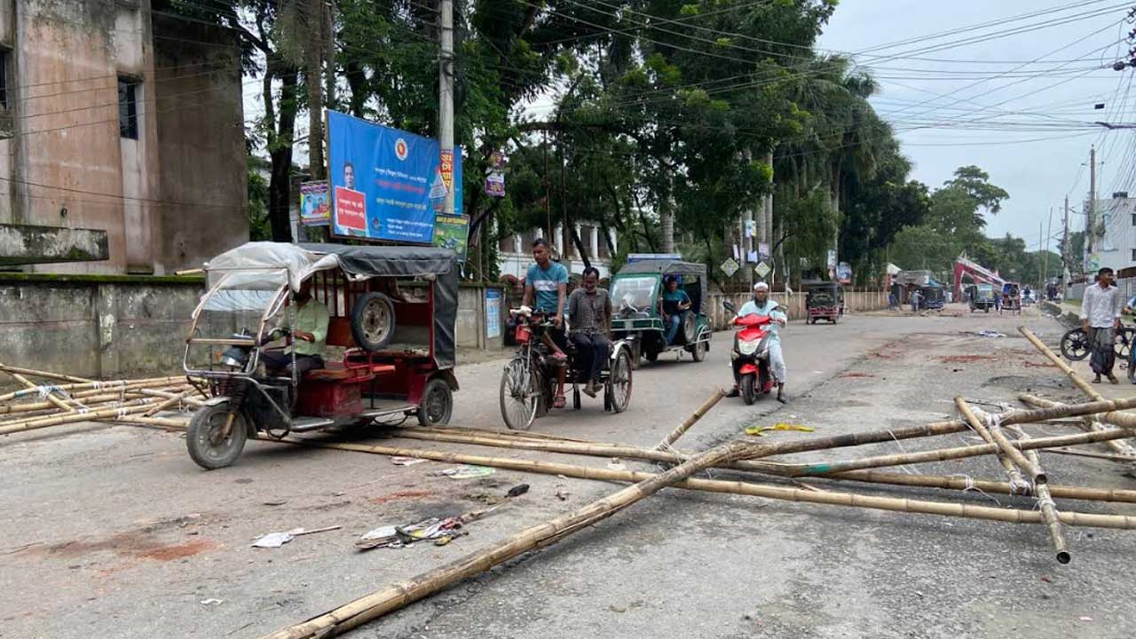 গোপালগঞ্জে চলছে কারফিউ, থমথমে পরিবেশ
